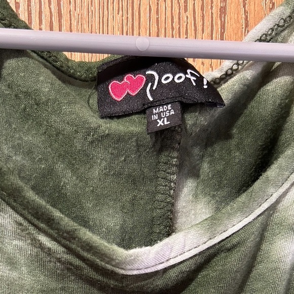 This is a Poof tye dyed dress the colors are green and white. It is a size XL - Picture 3 of 7